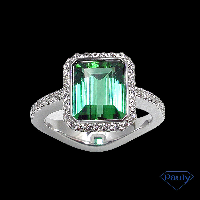 Grüner Turmalin Ring mit Brillanten Platin
