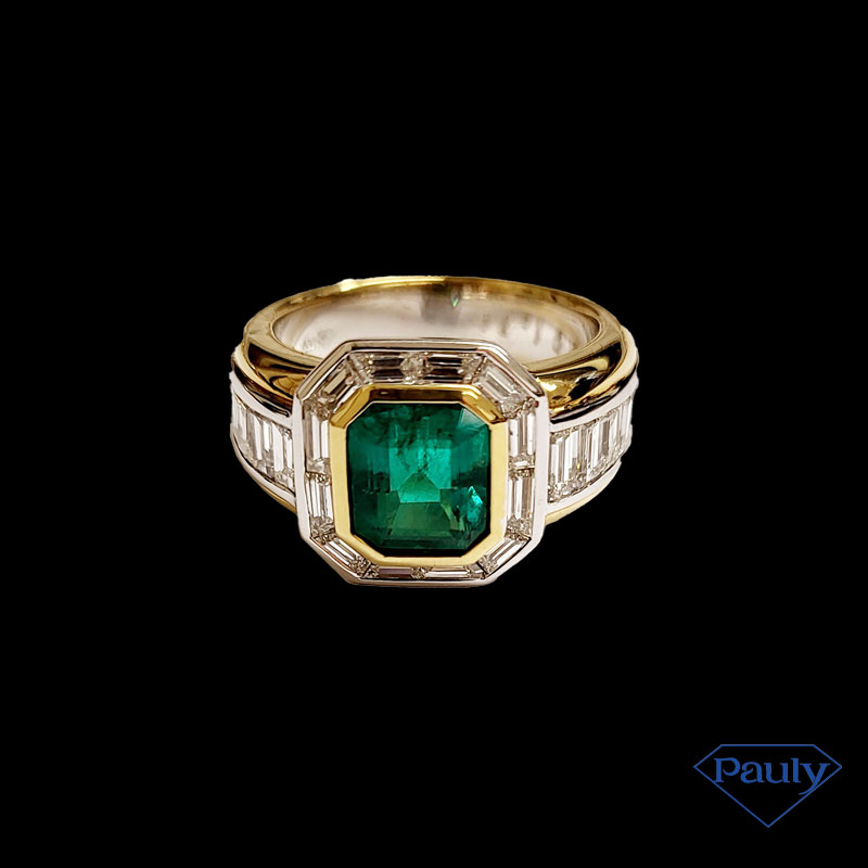 Smaragd Ring mit Diamant Baguette